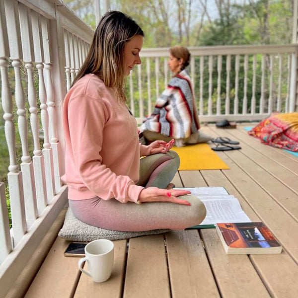 Enhance Your Yoga Retreat or Festival: The Benefits of Adding Aura Reading with Auratherapy